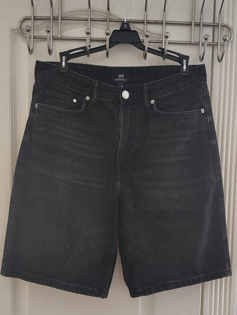 H&M Black Men's Denim Shorts - Classic Five-Pocket Style Size 28 Relaxed Fit